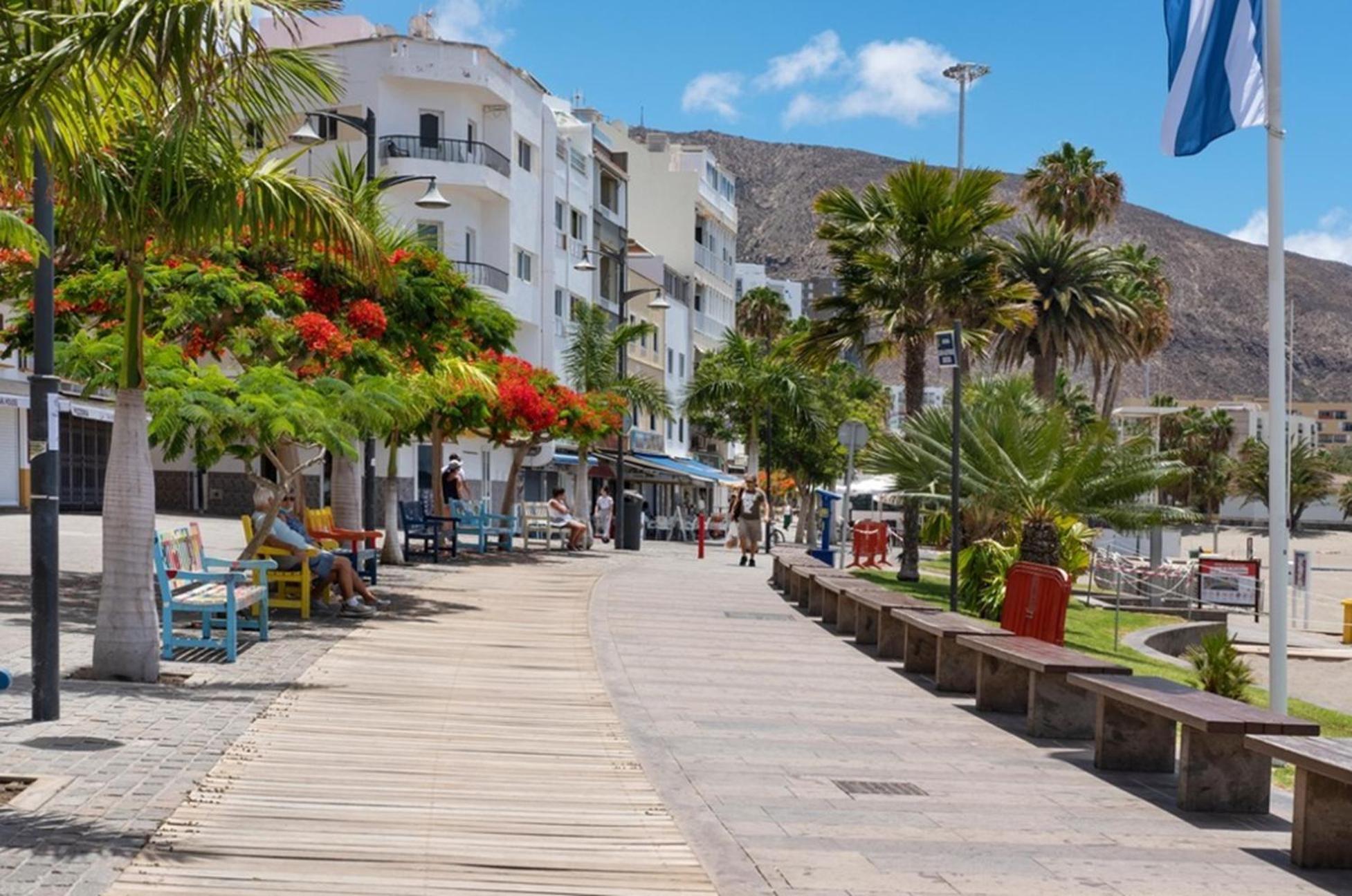Few Steps From The Beach Hostel In Los Cristianos Arona  Kültér fotó