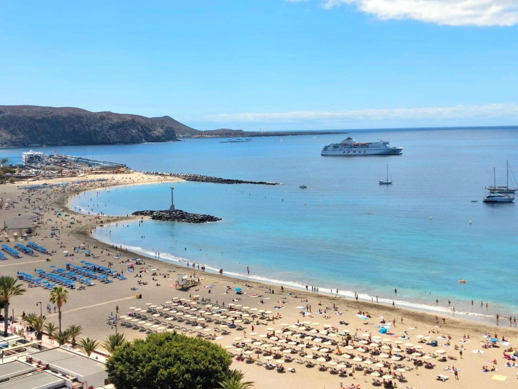 Few Steps From The Beach Hostel In Los Cristianos Arona  Kültér fotó