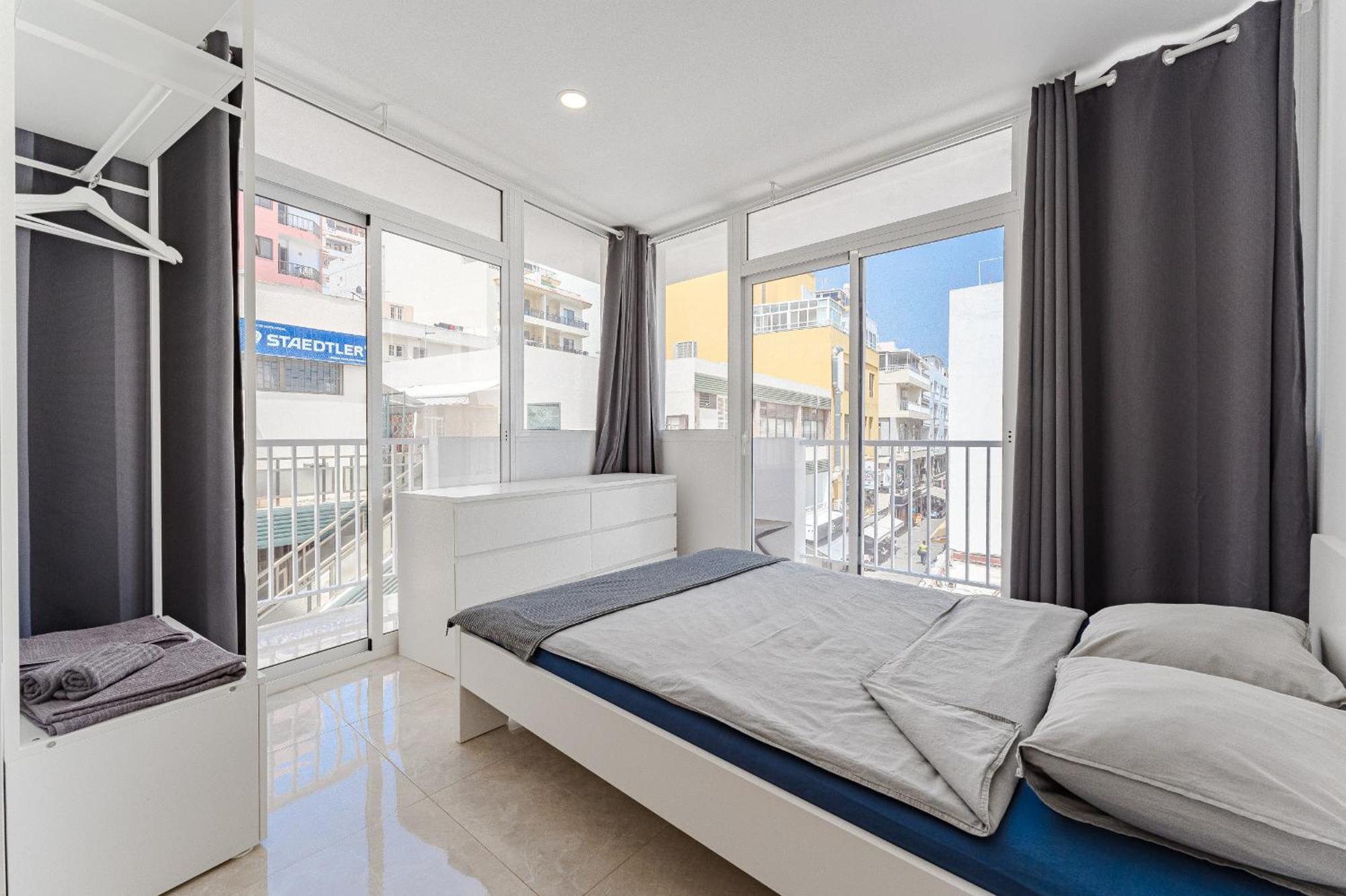 Few Steps From The Beach Hostel In Los Cristianos Arona  Kültér fotó